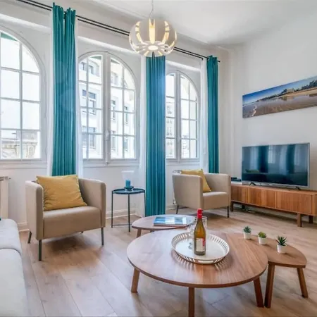 - Grande - Luxueux Pied A Terre דירה
