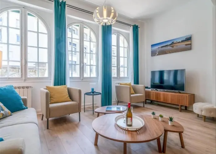 - Grande - Luxueux Pied A Terre דירה