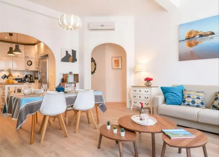 - Grande - Luxueux Pied A Terre דירה